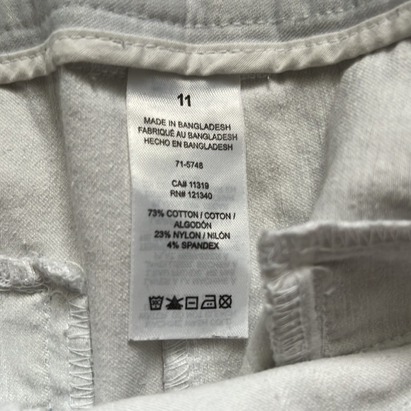 white shorts size 11 - DYNAMITE - Picture 3 of 6